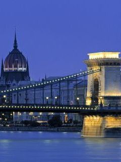 Chain Bridge, Budapest, Hungary.jpg